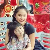 Marshanda, kembali mencuri perhatian publik karena tulisan ungkapan perasaan rindunya kepada sang anak, Sienna. Dalam tulisannya, Caca kembali tak bisa bertemu anaknya dengan mudah karena penyakit yang dideritanya. (Instagram/marshanda99)