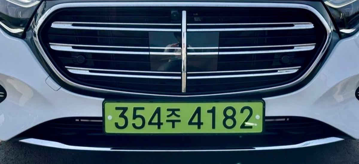 Mercedes-Benz S-Class milik perusahaan dipasangkan plat hijau di Korea Selatan