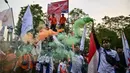 Salah satu peserta aksi menyebut, banyak regulasi dan sistem saat ini yang justru menekan pekerja. Bukan melindungi. (Juni KRISWANTO/AFP)