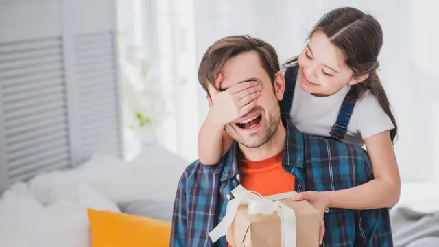 Ilustrasi ulang tahun, ayah dan anak