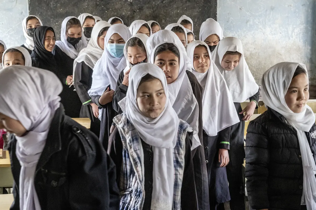Sekolah Menengah Afghanistan Kembali Dibuka Tanpa Perempuan