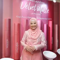 Natasha Rizki, Wardah di kawasan Kemang, Jakarta Selatan, Rabu (25/9/2019). (Daniel Kampua/Fimela.com)