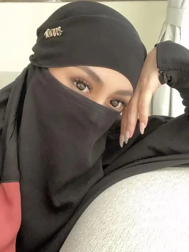 Potret 6 Artis Mualaf Pakai Cadar, Belajar Tampil Tertutup Usai Memeluk Islam