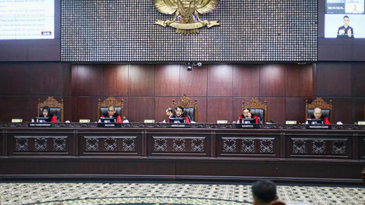 Jika demikian, tokoh tersebut dapan memenuhi syarat derajat minimal kematangan dan pengalaman karena pernah mendapat kepercayaan masyarakat.&nbsp;<br>