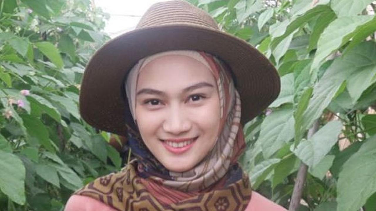 10 Potret Melody Eks JKT48 Saat Berkebun, Viral Disebut Lebih Cocok jadi Duta Petani Milenial