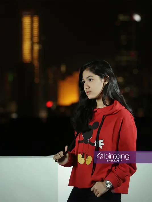 "Aku sebenernya gak ngerasa tomboy loh, sepertinya aku dianggap tomboy karena penilaian orang lain tentang keseharian cara berpakaian sama gesture aku deh." ujar Cut Syifa ketika ditanya enaknya jadi cewek tomboy. (Bambang E. Ros/Bintang.com)