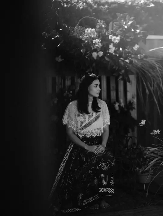 Aura khas pengantin Jawa dari Adinia Wirasti sudah terlihat sejak momen siraman [@adiniawrst]