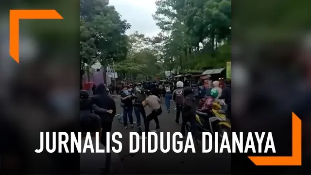 Kabar duka datang di peringatan Hari Buruh 2019. Dua wartawan diduga mengalami kekerasan oleh sekelompok polisi.