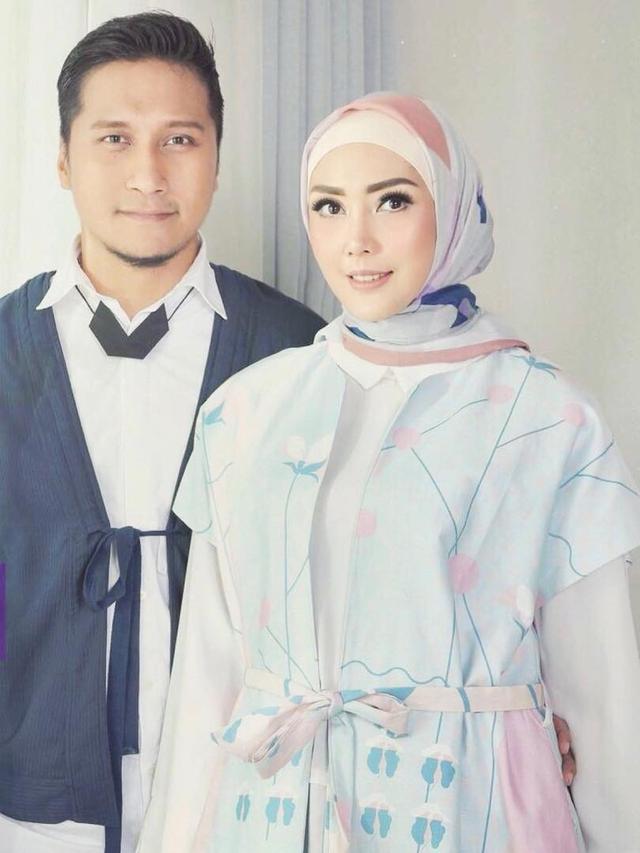 Lihat Nikita Mirzani Berhijab, Arie Untung Kenang Masa ...