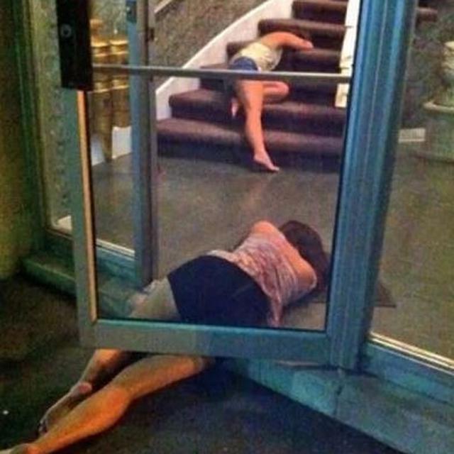 kelakuan konyol orang saat mabuk (foto: m.novi.ba)