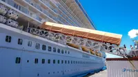 Kapal pesiar Anthem of the Seas milik Royal Carribean yang bersandar di Pelabuhan Benoa Bali, Jumat, 28 Februari 2025. (dok. Biro Komunikasi Publik Kemenpar)
