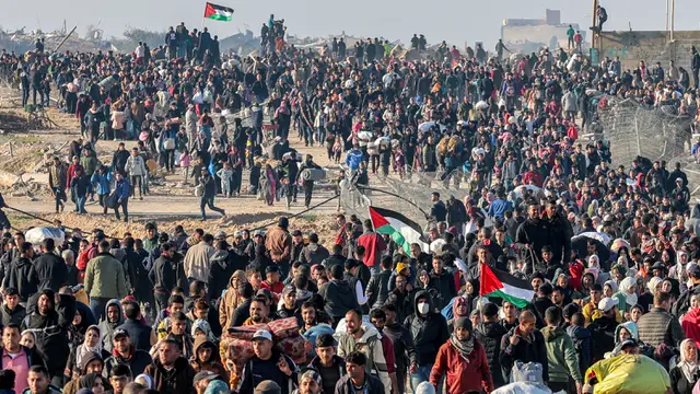 Ribuan Warga Palestina Susuri Koridor Netzarim Untuk Kembali ke Gaza Utara