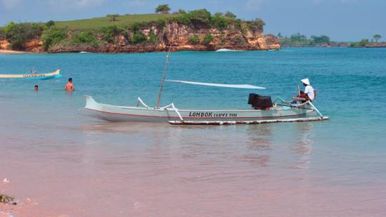 Tempat Wisata Ikonik di Lombok Timur, Dari Pantai Merah Muda hingga Danau Misterius di Dekat Rinjani