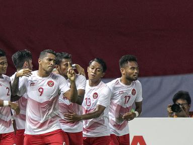 Striker Indonesia, Alberto Goncalves, melakukan selebrasi usai mencetak gol ke gawang Laos pada laga Asian Games di Stadion Patriot, Jawa Barat, Jumat (17/8/2018). (Bola.com/Peksi Cahyo)