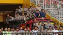 Sejumlah aparat keamanan menyaksikan laga timnas Indonesia U-23 melawan Korea Selatan di kualifikasi grup H Piala Asia 2016 di Stadion GBK Jakarta, (31/3/2015). Indonesia U-23 kalah 0-4 dari Korea Selatan. (Liputan6.com/Helmi Fithriansyah)