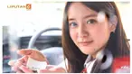 Parasnya yang cantik ditunjang oleh badannya yang tinggi semampai dan membuat semua pria ingin naik taksinya tersebut.