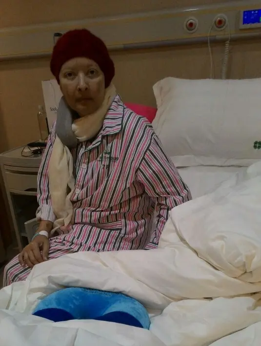 "Terima kasih atas doa dan dukungannya kepada saya, semoga kebaikan kalian dibalas. Tanpa doa dan semangat, apalagi dari keluarga serta anak-anak, mungkin ini gak bisa saya lalui," ujar Yana Zein. (Istimewa)