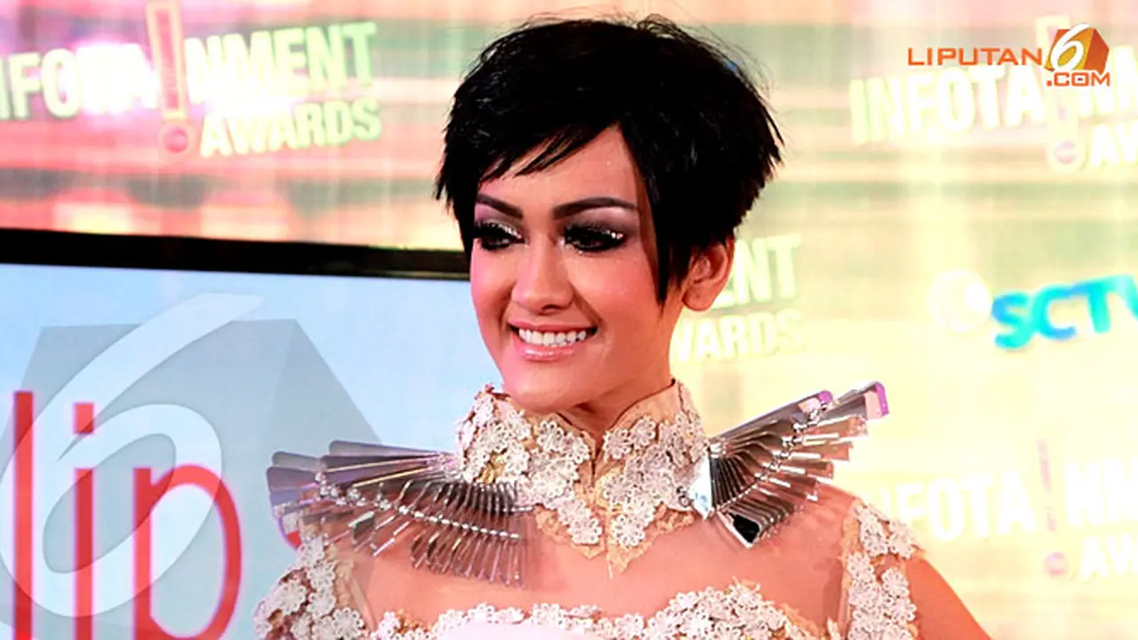 julia-perez-130820c.jpg