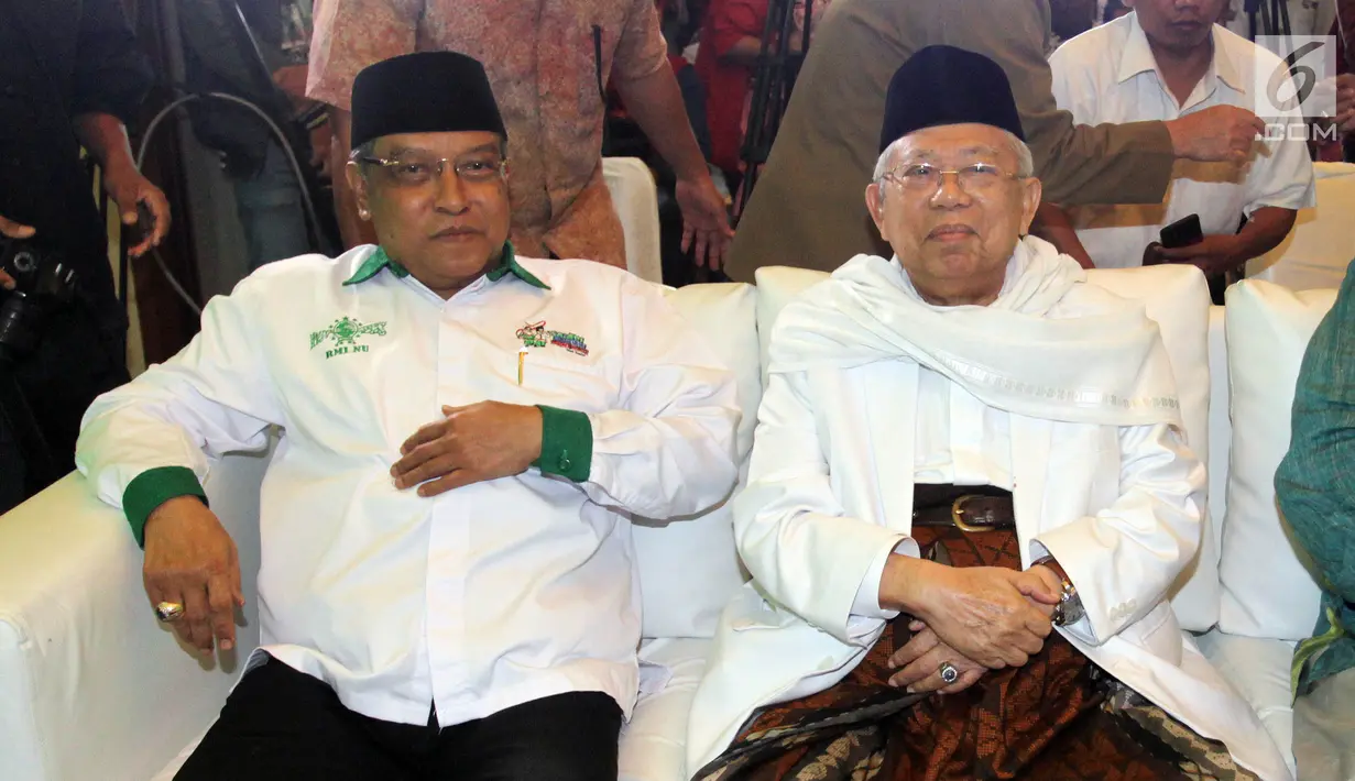 Ketua Umum Pengurus Besar Nahdlatul Ulama (PBNU) KH Said Aqil Siradj (kiri) bersama Rais Aam PBNU KH Ma'ruf Amin (kanan) menghadiri sekaligus membuka acara Grand Launcing hari Santri 2017 di Gedung PBNU, Jakarta, Kamis (10/8). (Liputan6.com/Johan Tallo)