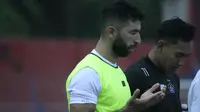 Pemain Persik asal Lebanon, Ibrahim Bahsoun, mengaku sulit dapat menit bermain karena terbentur sistem permainan yang diterapkan pelatih di seri 1 BRI Liga 1 2021. (Bola.com/Gatot Susetyo)