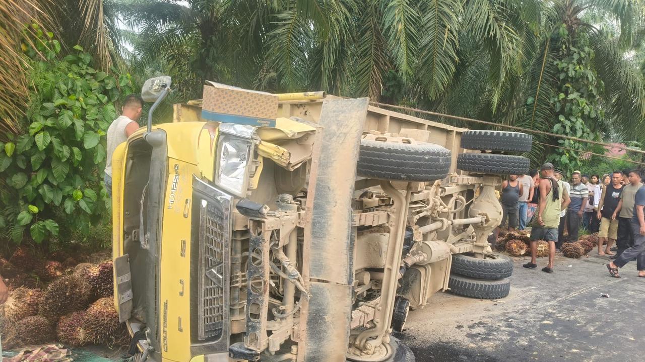 Siswi SMP Tewas Tertimpa Truk Pengangkut Sawit di Labuhanbatu
