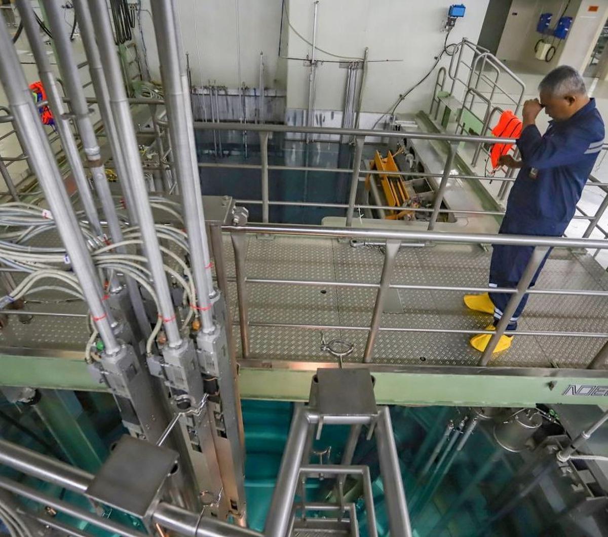 Oleh karena itu pentingnya teknologi nuklir dalam mendukung riset dan inovasi di Indonesia. Dengan fasilitas seperti RSG-GAS, Indonesia berpotensi menjadi salah satu pemain utama dalam riset dan pengembangan teknologi nuklir di kawasan Asia Tenggara. Fot