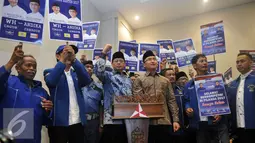 Pasangan calon gubernur (Cagub) dan wakil gubernur (Cawagub) Provinsi Banten Wahidin Halim-Andika Hazrumi saat deklarasi dan penandatanganan pakta integritas di Kantor DPP Partai Demokrat, Jakarta, Senin (8/8). (Liputan6.com/Johan Tallo)