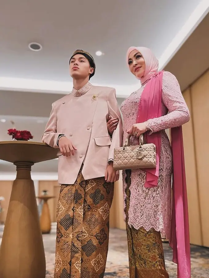 Keanu Massaid di Siraman Aaliyah Massaid