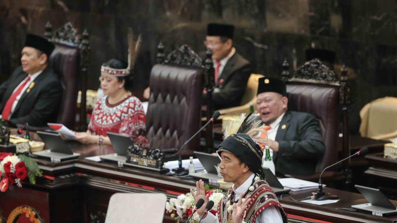 Presiden Joko Widodo atau Jokowi menyampaikan pidato kenegaraan dalam Sidang Tahunan MPR RI 2023 di Gedung Nusantara I, Kompleks Parlemen, Senayan, Jakarta, Rabu (16/8/2023). 

Pada kesempatan itu, Presiden Jokowi mengungkapkan curahan hatinya ketika di
