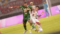 Duel Persebaya Vs Madura United pada laga pekan ketujuh BRI Super League di Stadion Gelora Bung Tomo, Surabaya, Senin (26-10-2026). (Dok. ileague.id)