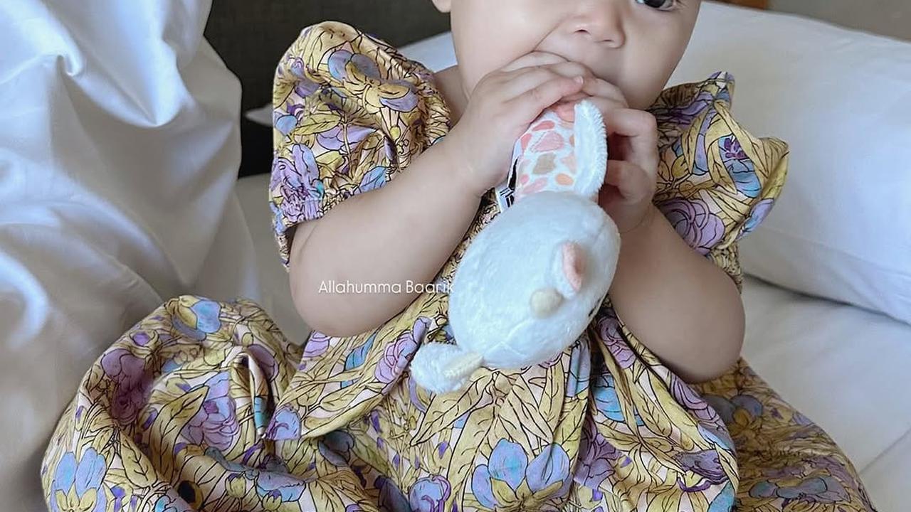 Potret Cantik Alesha Anak Larissa Chou dengan Jepit Rambut, Lucu dan Gemas
