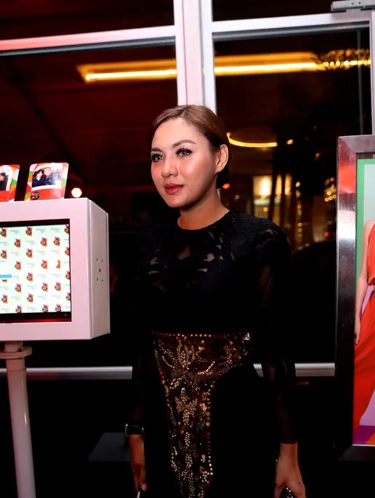 Di industri fashion, Vicky melihat banyak orang luar negeri yang mengakui bahwa karya anak bangsa ternyata sangat membanggakan. (Andy Masela/Bintang.com)