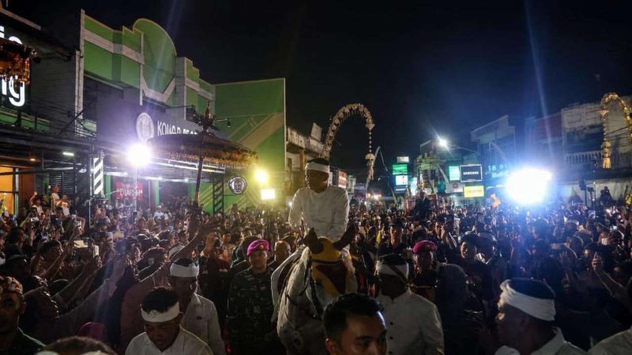 Antusiasme Ribuan Warga Padati Kirab Budaya Karawang, Gubernur Jabar Beri Apresiasi
