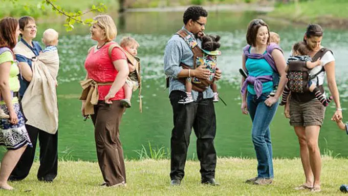 Yuk belajar babywearing, moms! © babywearinginternational.org