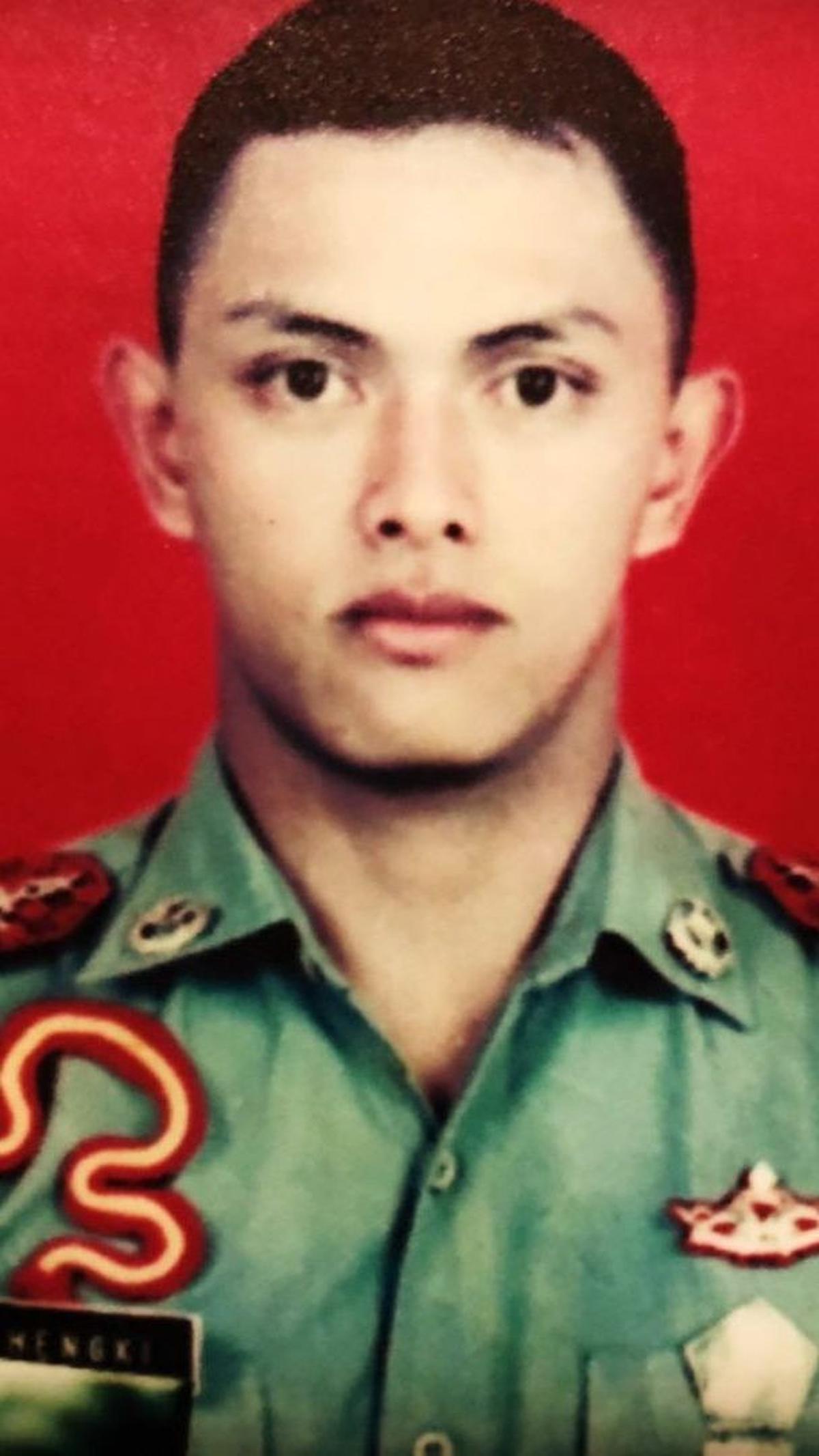 Begini potret lawas suami 	Duma Intan Karenina saat menjalani pendikan Akademi Kepolisian.  Hengki lulus Akpol pada tahun 1996.