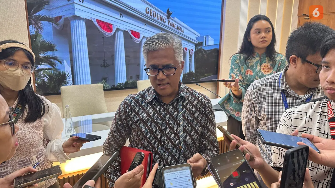 Juru Bicara Kemlu RI Rolliansyah Soemirat dalam pernyataan pers di Kemlu RI, Senin (16/12/2024). (Liputan6.com/Benedikta Miranti)