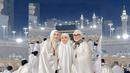Perjalanan umroh ini menjadi momen penting bagi Ayu untuk mendekatkan diri kepada Allah sekaligus mempererat hubungan keluarga. Selain ibadah, pengalaman ini menjadi wujud syukur atas pencapaian dan berkah hidup di sepanjang tahun 2024. (Liputan6.com/IG/@ayutingting92)