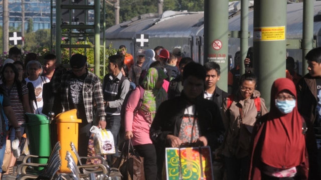 Pemudik mulai berdatangan di Stasiun Gambir