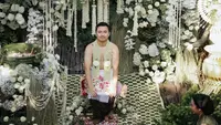 22 Potret Detail Dekorasi Siraman Pernikahan Putra Soimah dengan Adat Jawa yang Mewah dan Sakral