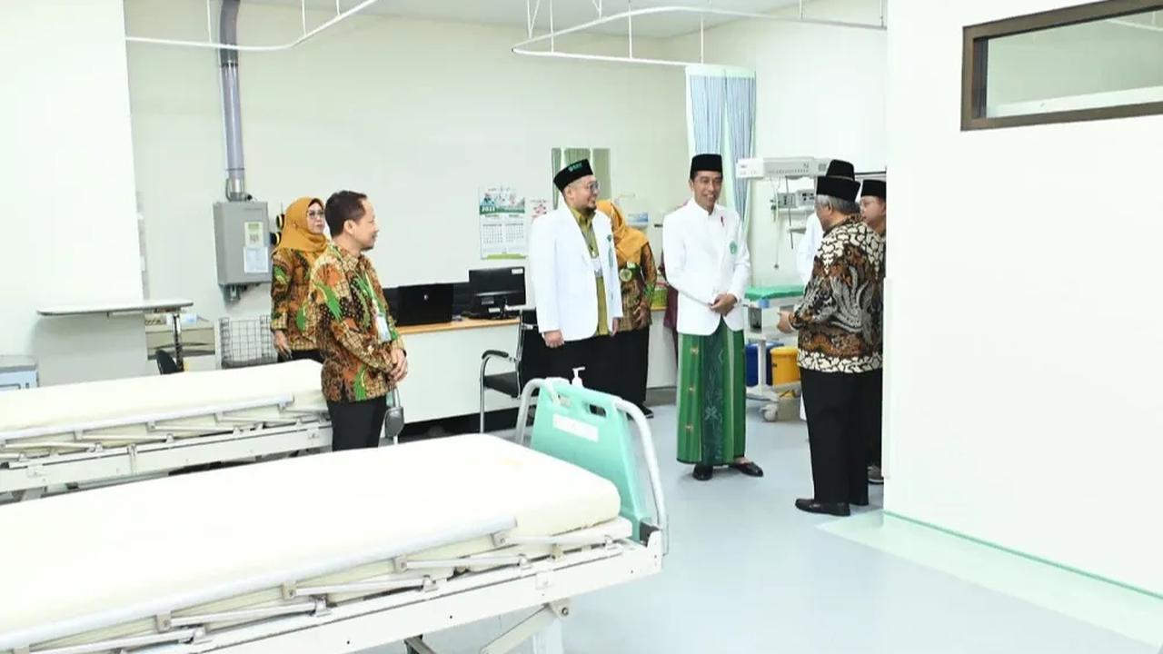 Jokowi optimis tower Rumah Sakit Islam Surabaya A. Yani juga dapat digunakan sebagai rumah sakit pendidikan bagi Fakultas Kedokteran, Universitas Nadlatul Ulama Surabaya.<br>