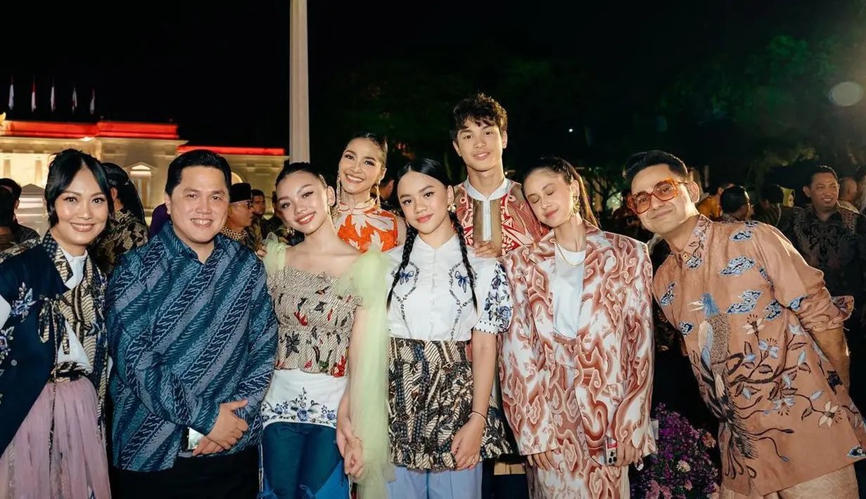 Tidak hanya sampai disitu, remaja blasteran Belanda Indonesia itu makin senang ketika bisa bertemu dengan para menteri dan Idola pemain basket.  [Instagram/maudykoesnaedi]