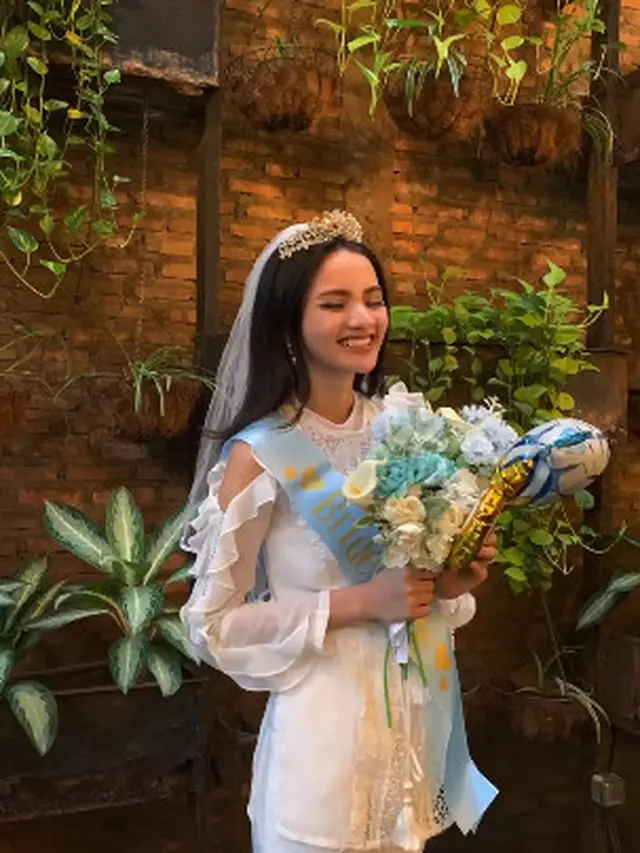 6 Momen Bridal Shower Sabrina Anggraini, Dapat Kejutan Seru dari Sahabat
