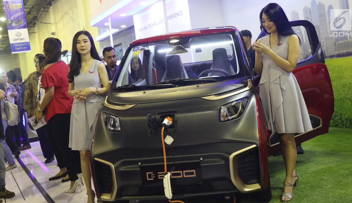 Salah satu mobil bertenaga listrik yang dipamerkan pada gelaran Indonesia Electric Motor Show (IEMS) 2019 di Jakarta, Rabu (4/9/2019). IEMS 2019 merupakan pameran khusus kendaraan listrik pertama di Indonesia yang digelar BPPT. (Liputan6.com/Helmi Fithriansyah)