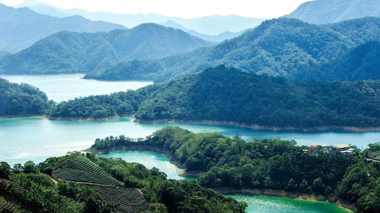 <b>Kepulauan di dalam Danau<br></b><br>