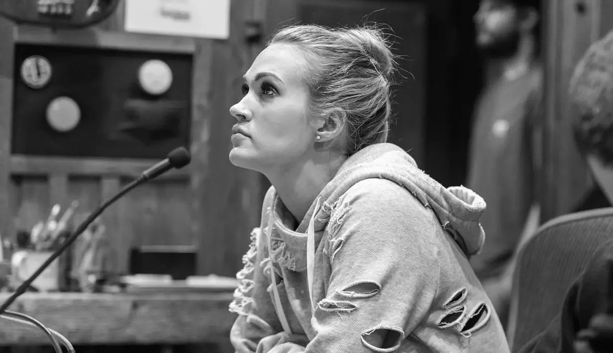 Sebelumnya Carrie mengatakan bahwa ia dan sang suami benar-benar bekerja keras untuk menyesuaikan pekerjaan dan mengurus anak pertama mereka. (instagram/carrieunderwood)