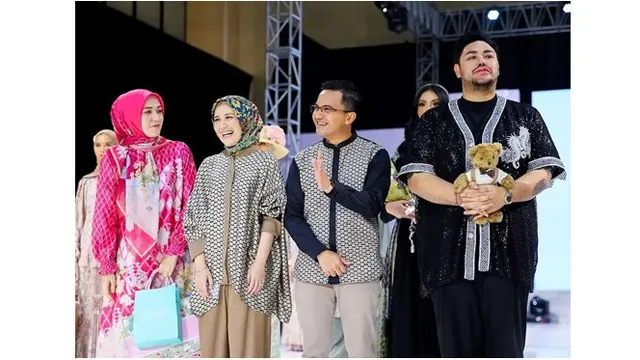 6 Potret Dine Mutiara Temani Kegiatan Sahrul Gunawan Selama Ramadhan, Makin Lengket