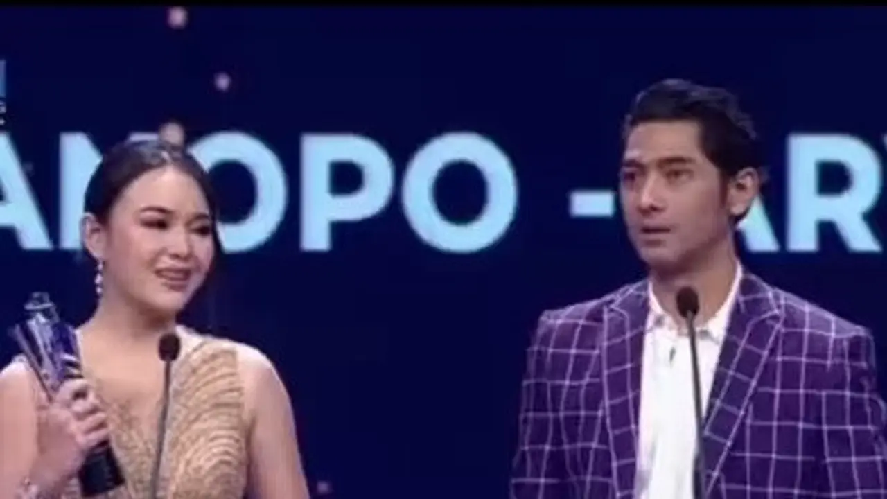 Arya Saloka dan Amanda Manopo reuni di Indonesian Drama Series Awards 2022 (Foto: tangkapan layar Vision Plus via Instagram @mandaskatic.id_new)