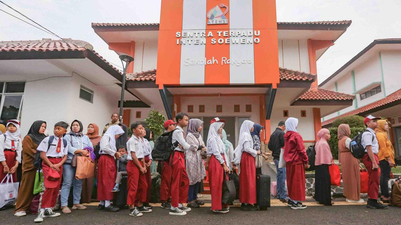 FOTO: Hari Pertama Penuh Semangat di Sekolah Rakyat