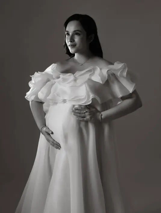Di kehamilan 38 minggu, Chelsea Islan kembali curi perhatian dengan penampilan anggunnya [@chelseaislan]