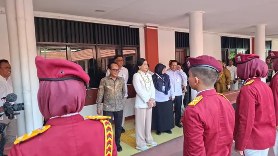 OJK Ingatkan Gen Z: Hobi Checkout Tanpa Paham Cara Bayar Berbahaya!
